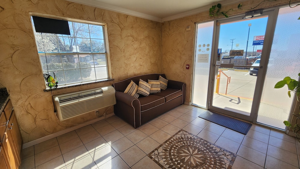 Benbrook Inn & Suites by Fort Worth I-20 23/34