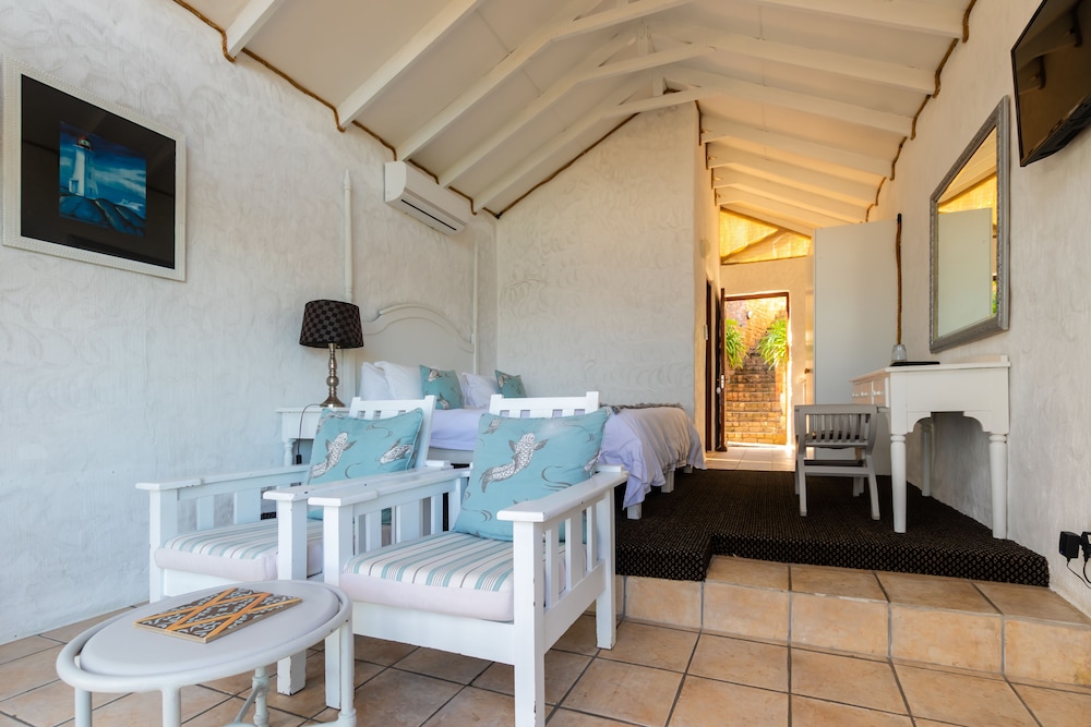 Dutton's Cove Guesthouse 19/50