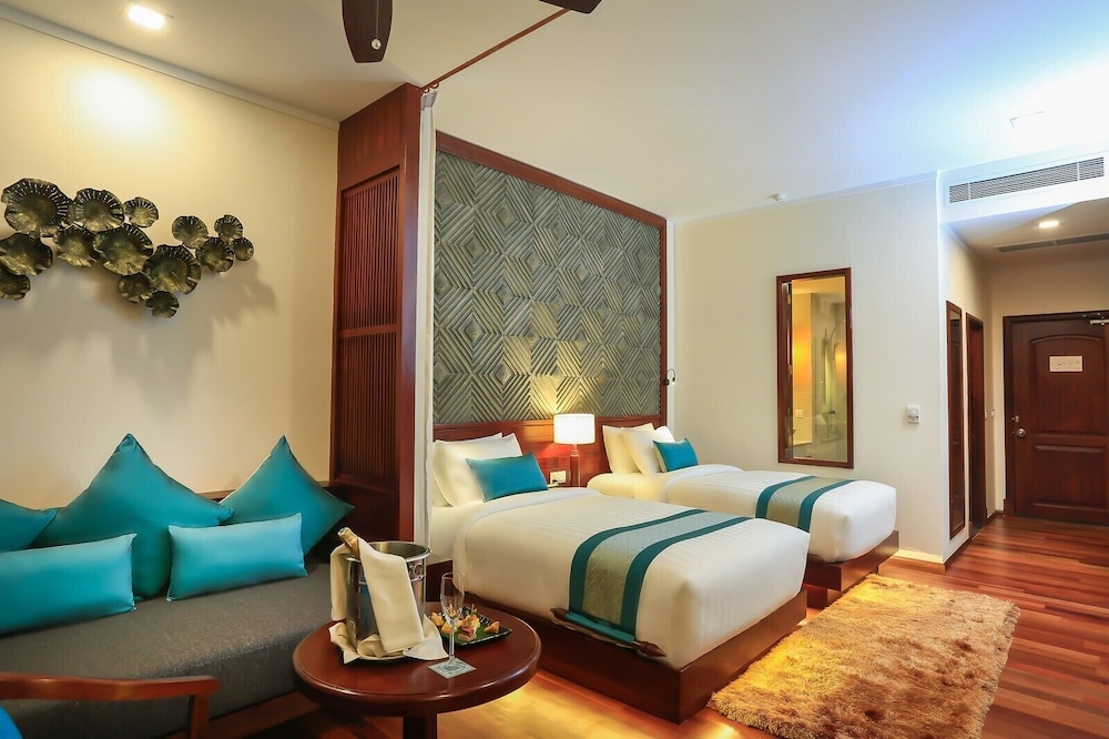 THE PRIVILEGE FLOOR BY LOTUS BLANC 8/40