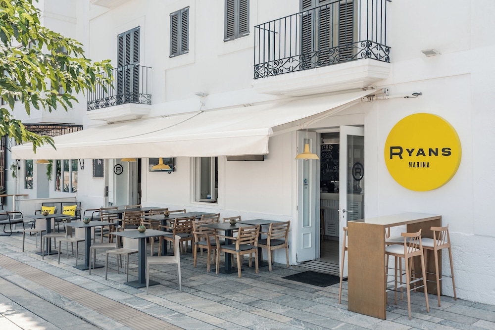 Hotel Ryans La Marina 48/69