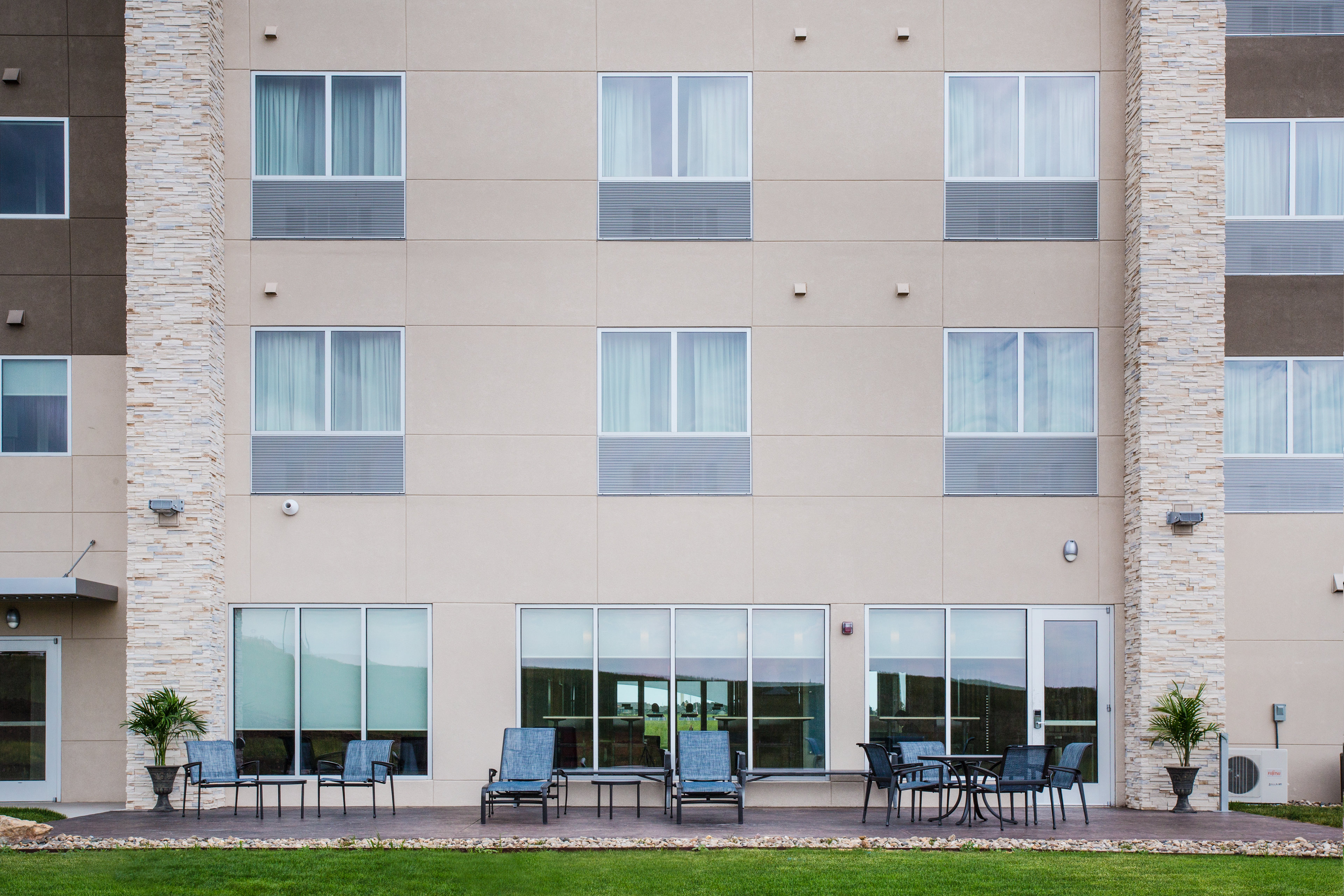 HOLIDAY INN EXPRESS & SUITES RAPID CITY - RUSHMORE SOUTH 1/50