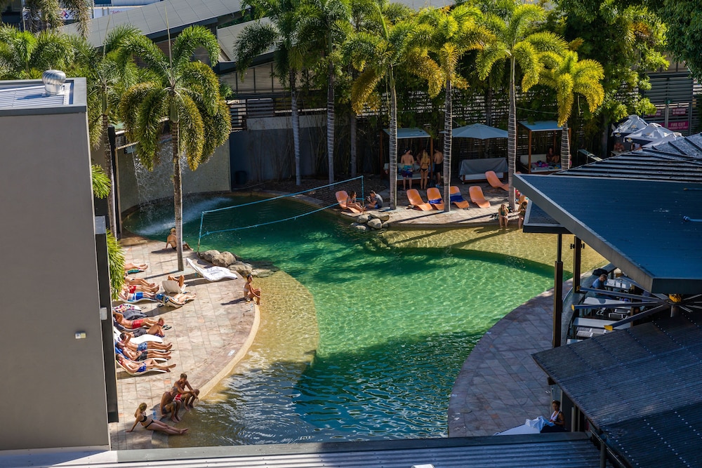 Gilligan S Backpackers Hotel Resort Cairns 63/65