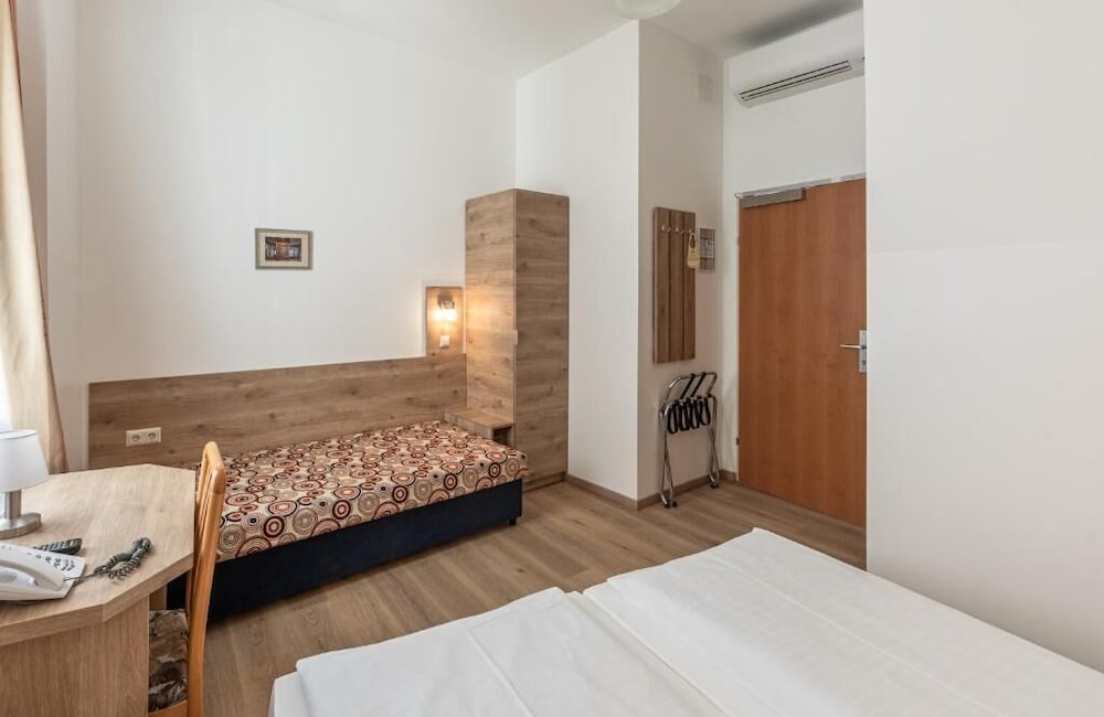 Terminus Hotel 36/50