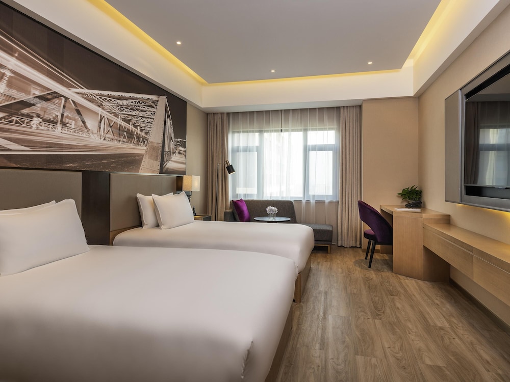Mercure Shanghai Jiuting 12/46