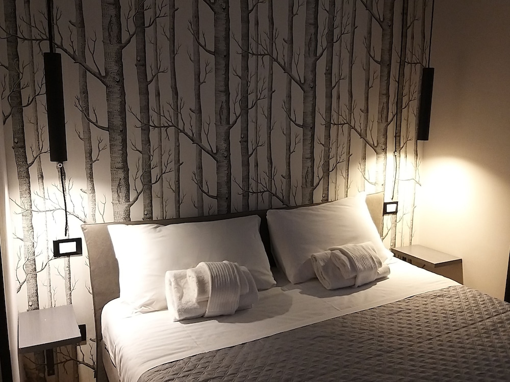 St. Peter Suites 12/50