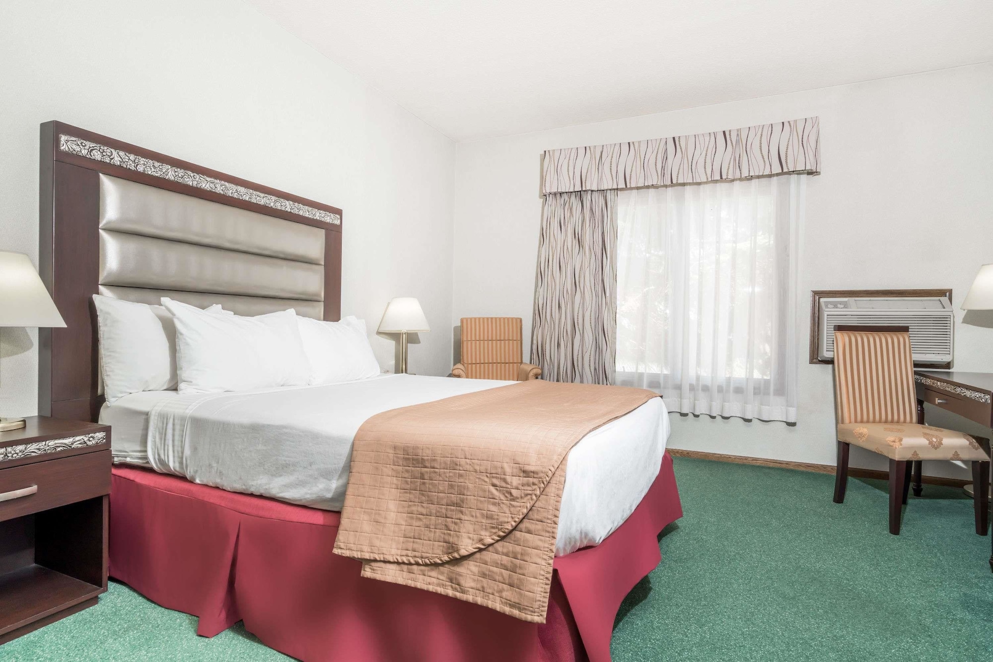 غرفة بسرير كينج، Days Inn by Wyndham Hutchinson 3/6