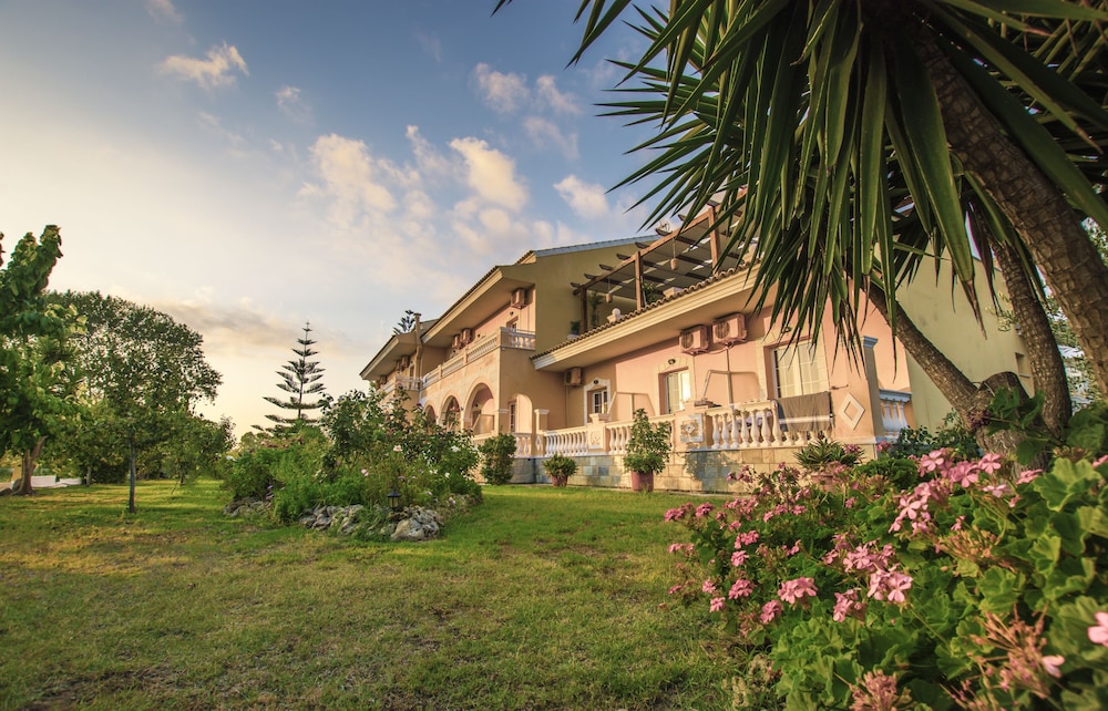 Erofili Hotel 27/36