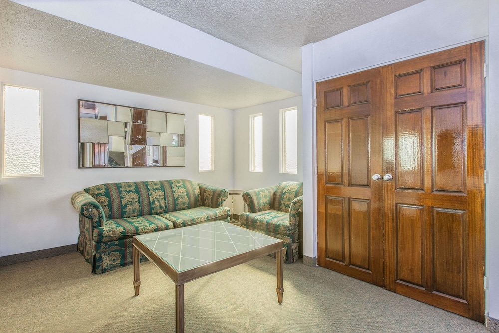 Days Inn By Wyndham Camarillo - Ventura 18/30