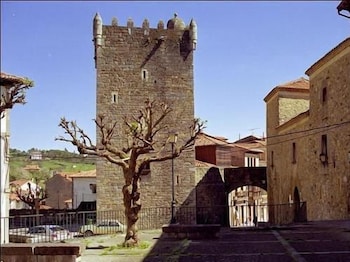 Hotel Castillo de Valdes Salas 24/26