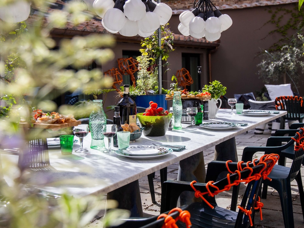 25hours Hotel Piazza San Paolino 54/60