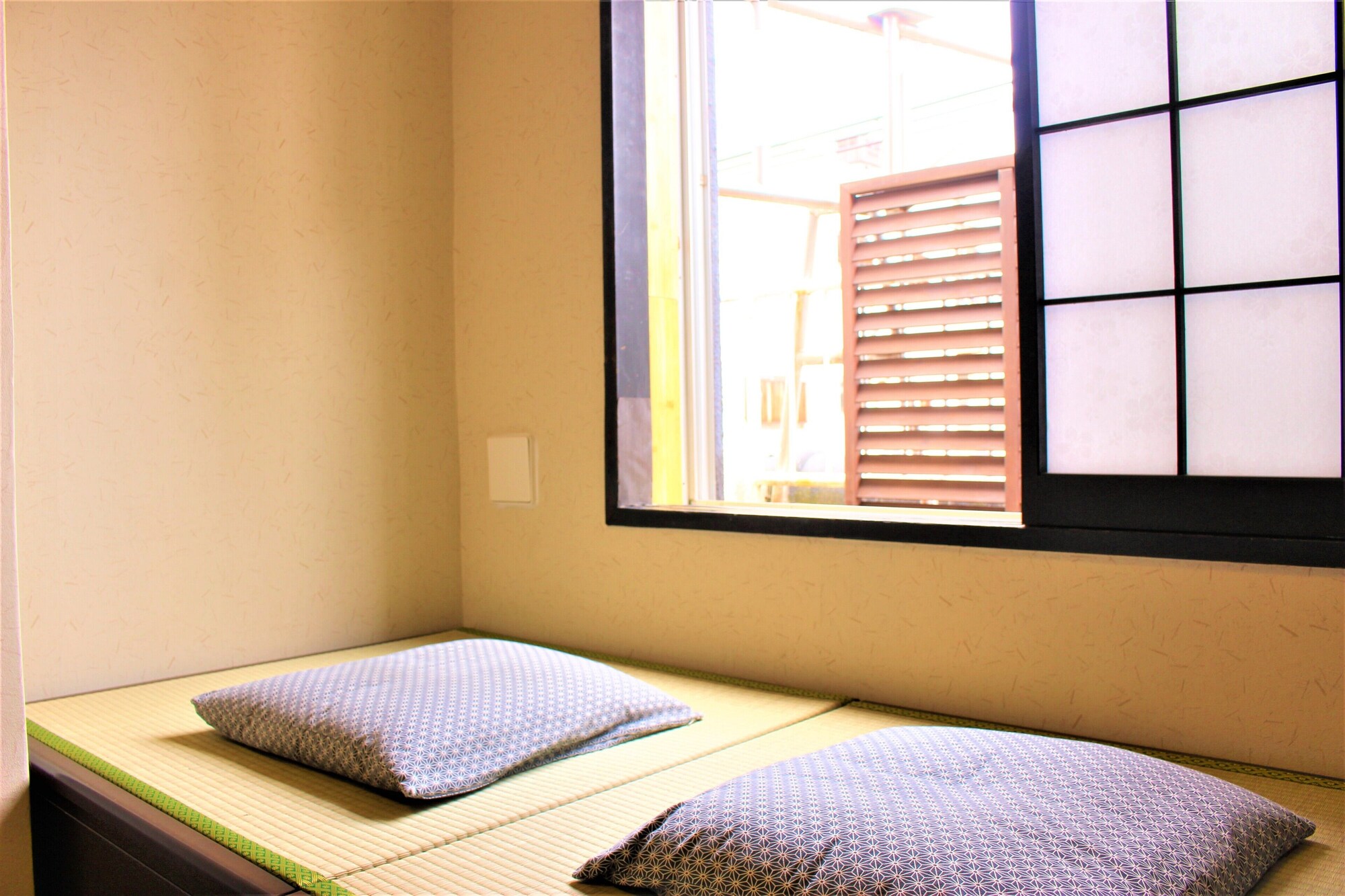 ROOM, TWIN BEDS, CITY VIEW, BALCONY