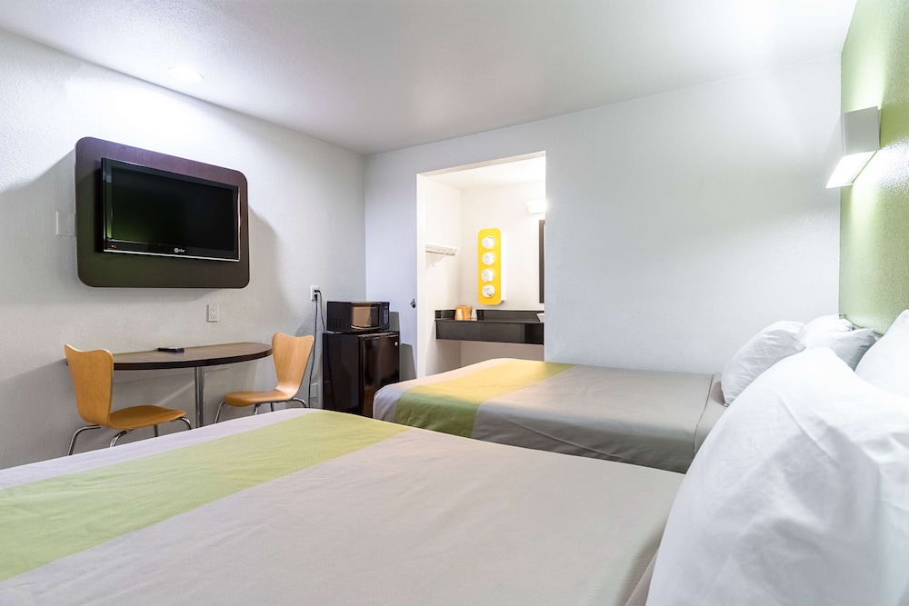 Motel6 Riverside, CA - UCR East 42/57