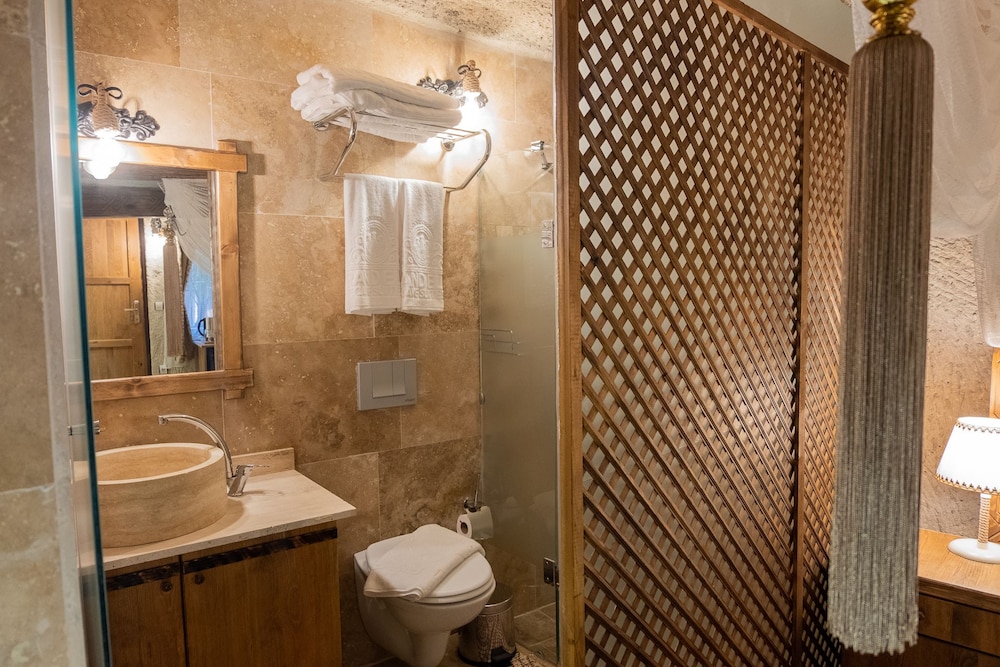 Grand Elite Cave Suites 49/50