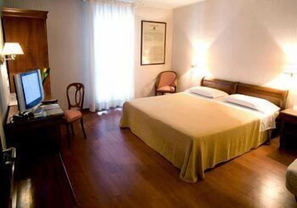 Diana Suites 8/30