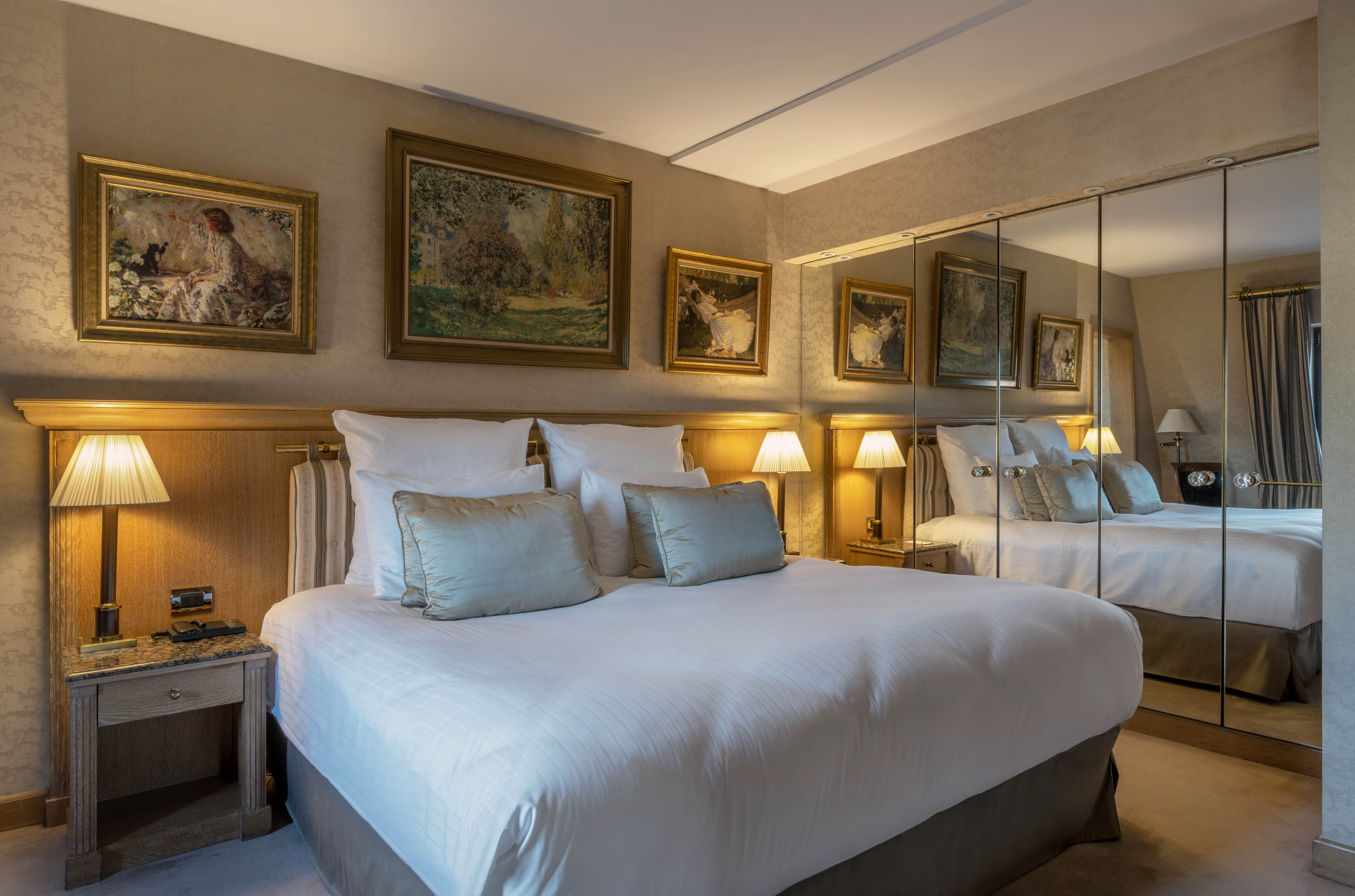 Royal, Suite
