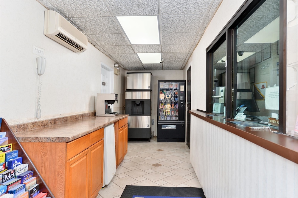 Americas Best Value Inn Port Jefferson Station Long Island 3/10