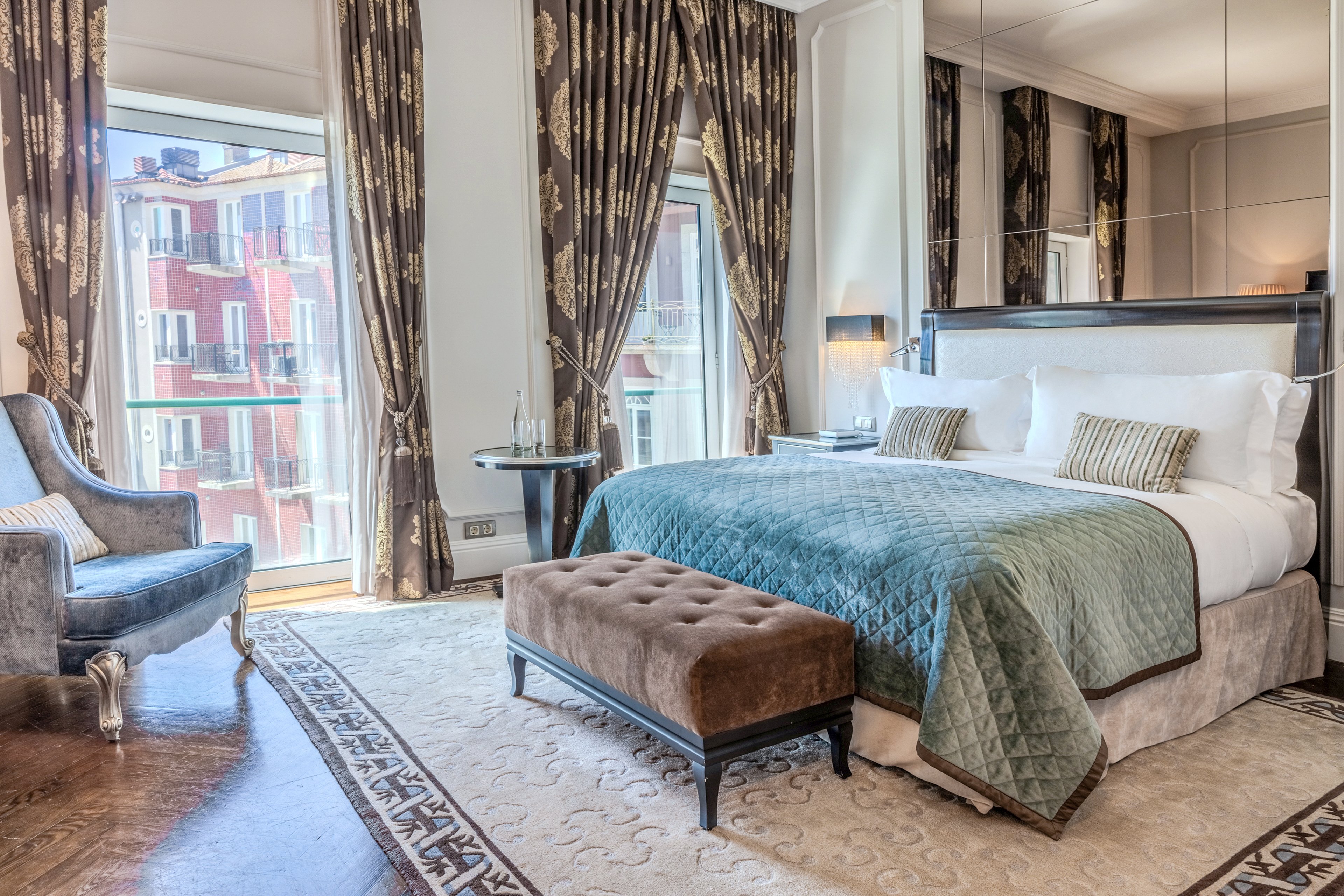 Classic, King Bed, Liberty Square View