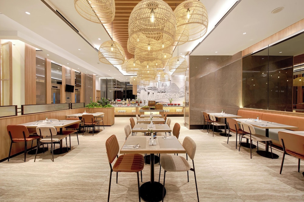 Aston Inn Pantai Losari Makassar 47/55
