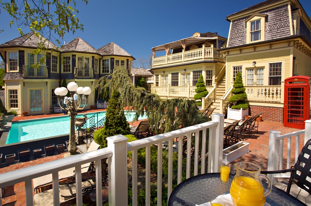 Brass Key Guesthouse - Adults Only 4/67