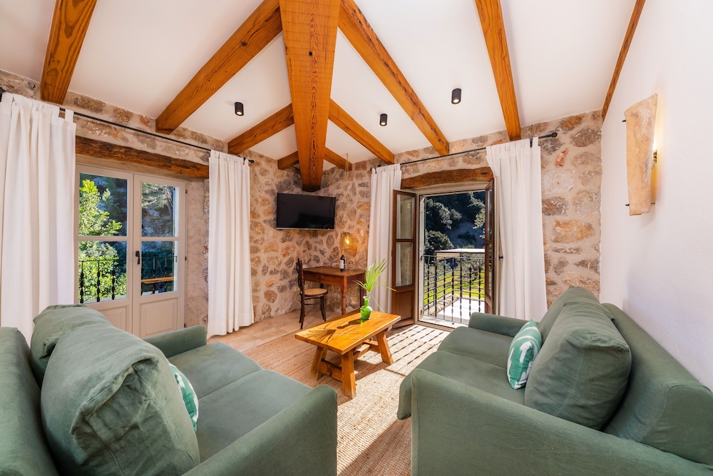 FINCA HOTEL ALBELLONS PARC NATURAL 42/70