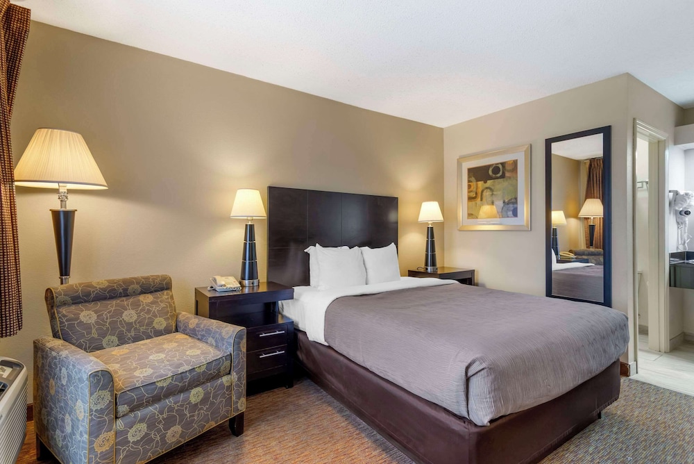 Standard, Queen Bed
