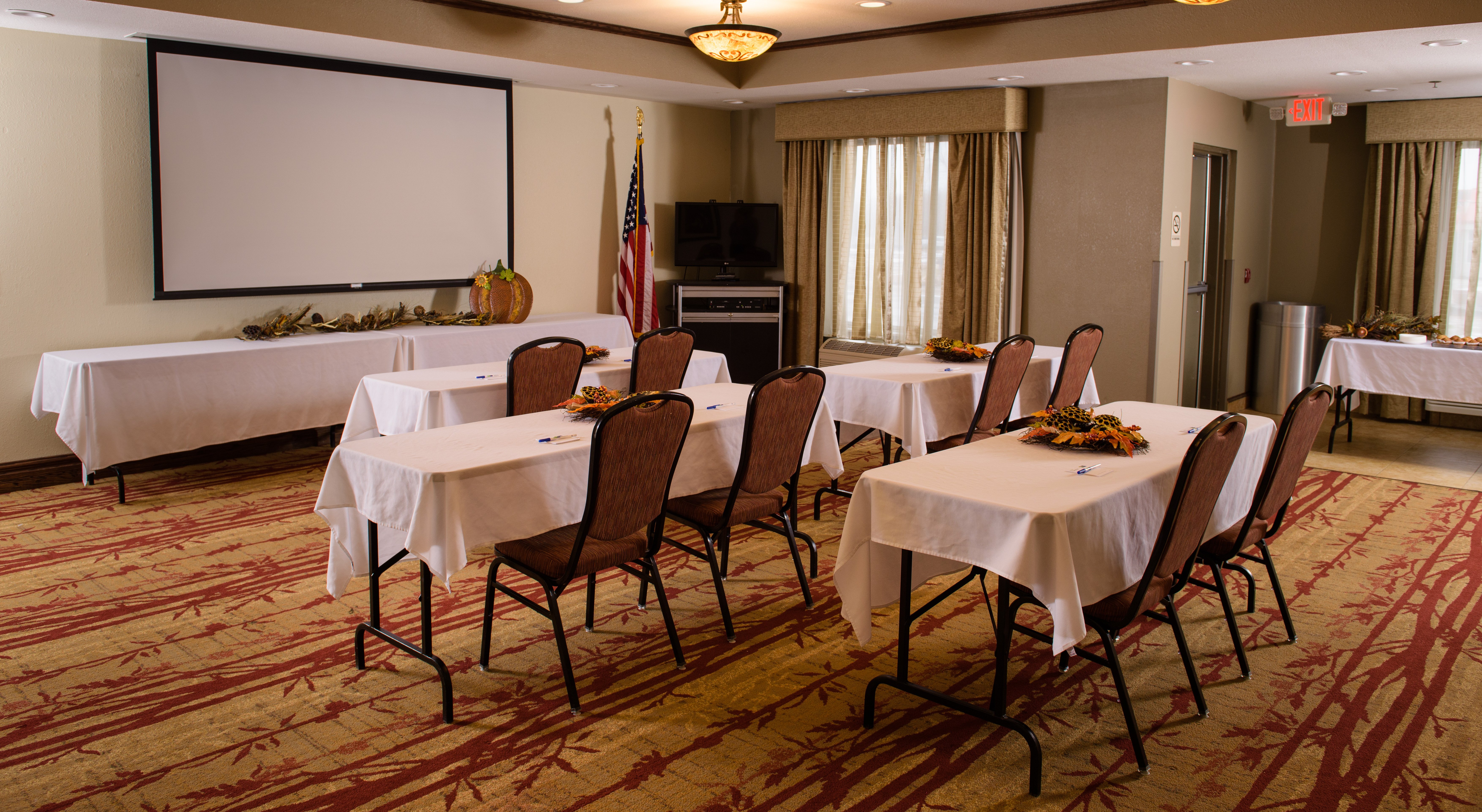 Holiday Inn Express & Suites Superior Duluth Area 66/68