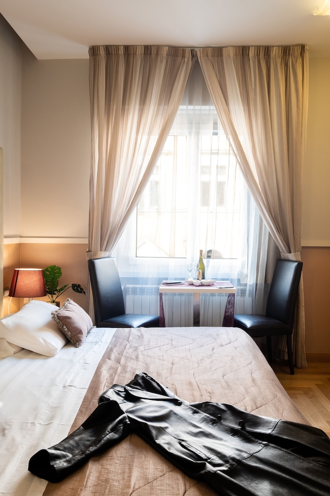 DELUXE, DOUBLE BED, JETTED TUB