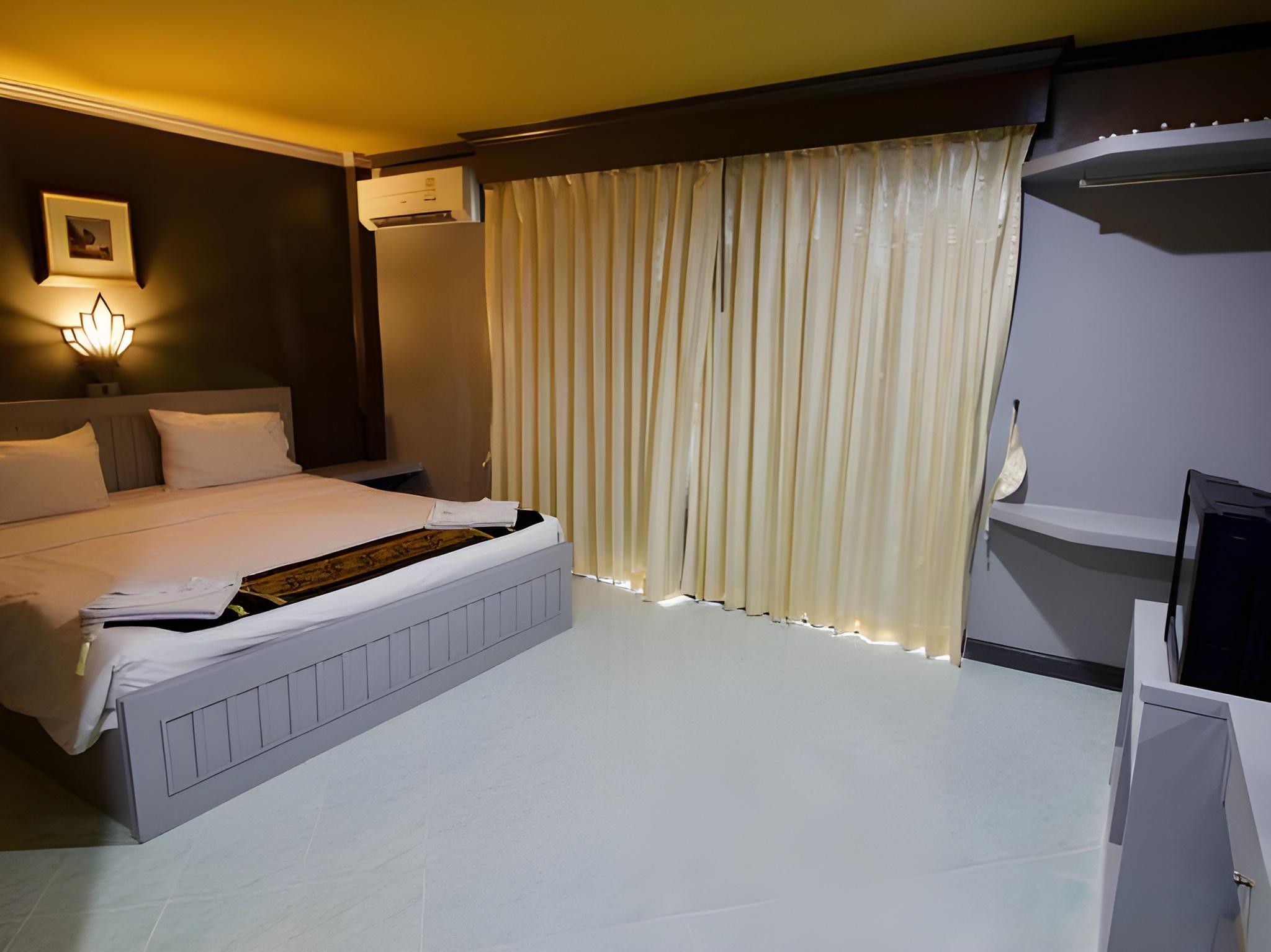 Classic, Double Bed, City View