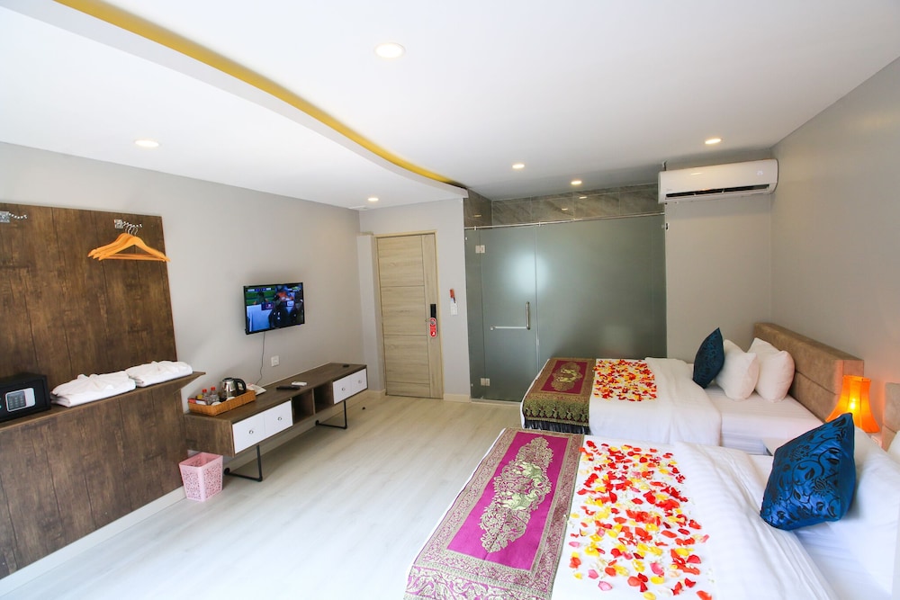 Ostro Hotel 12/61