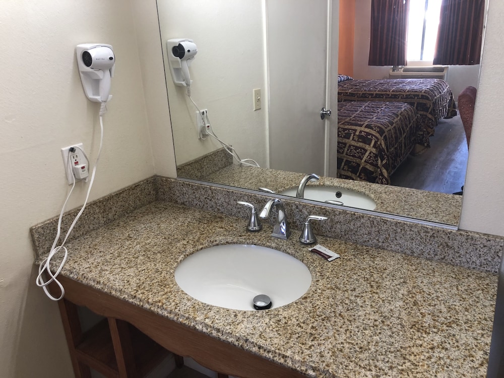 Anaheim National Inn 71/72