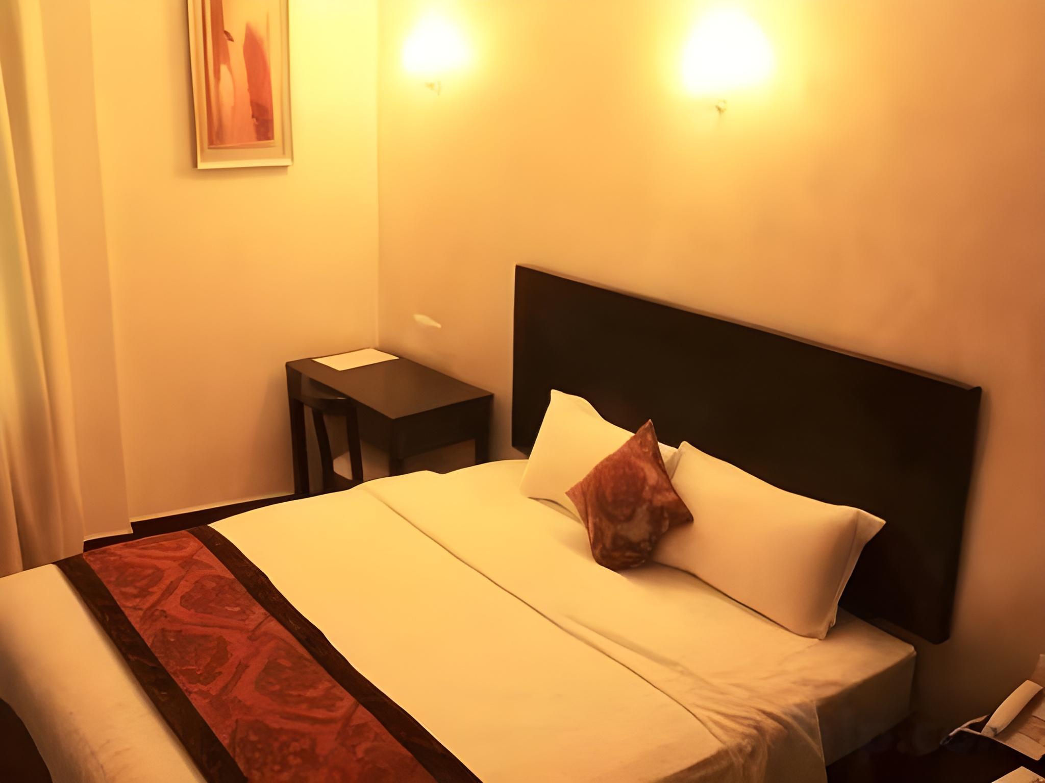 Room, Double Bed, No Window