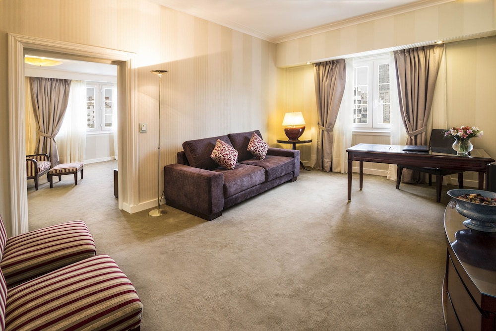 Claridge Hotel 53/74