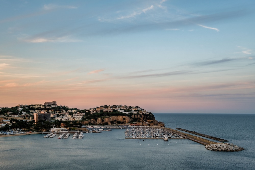 Hotel Montjoi by Brava Hoteles 25/26
