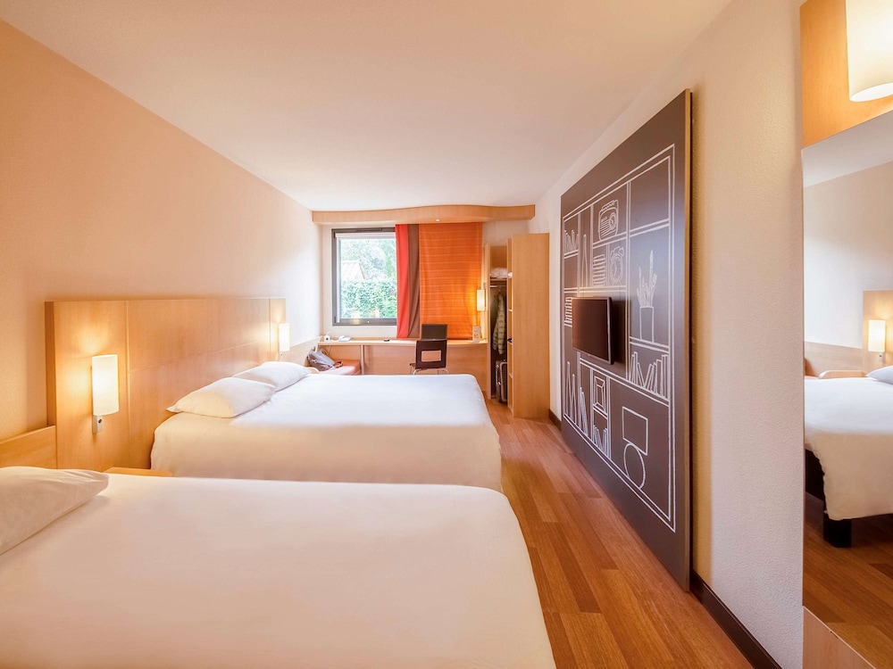 Ibis Sarlat 18/74