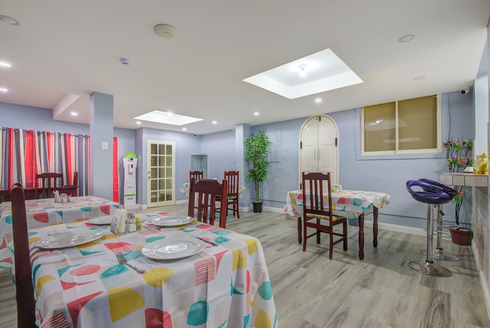 Airport Suites Hotel 40/61