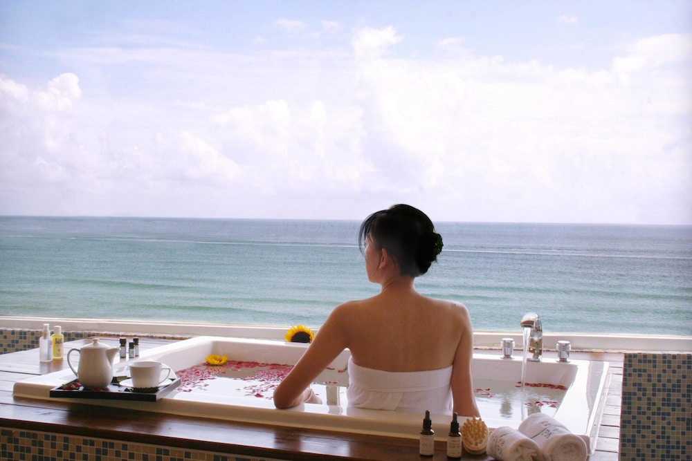 Chateau Beach Resort 67/78