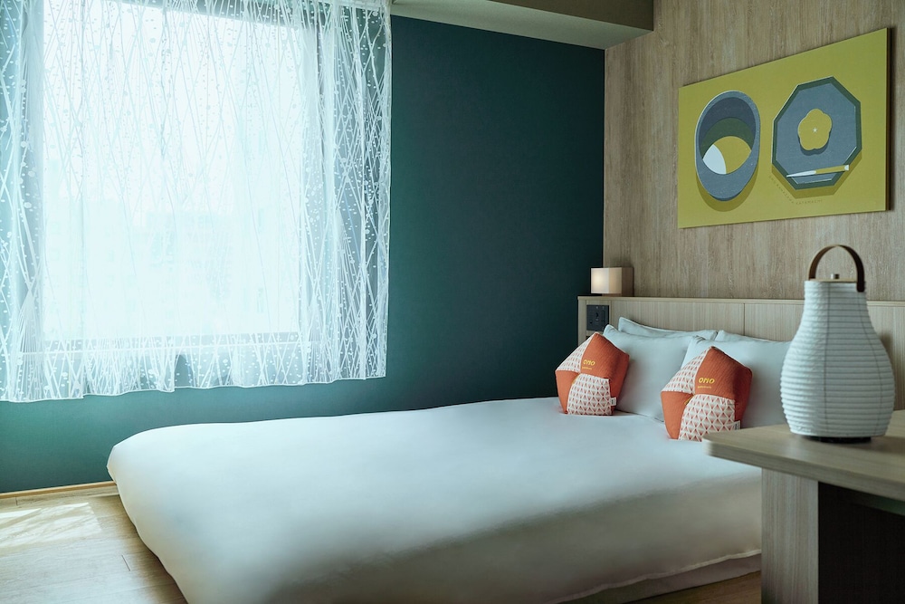 ROOM, QUEEN BED