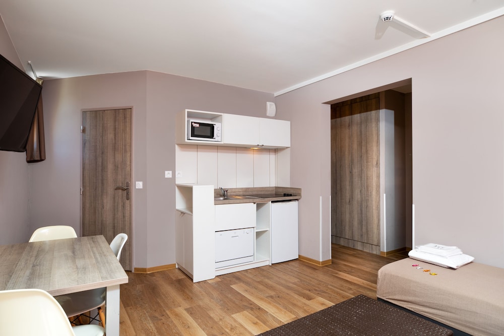 SOWELL RESIDENCES New Chastillon 35/76