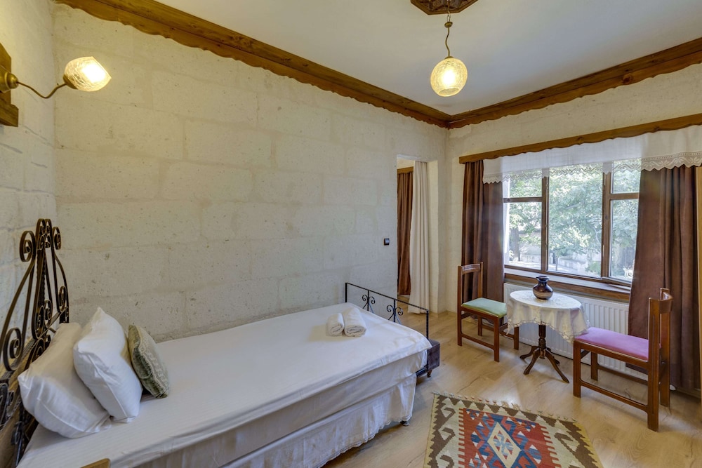 El Puente Cave Hotel 13/50
