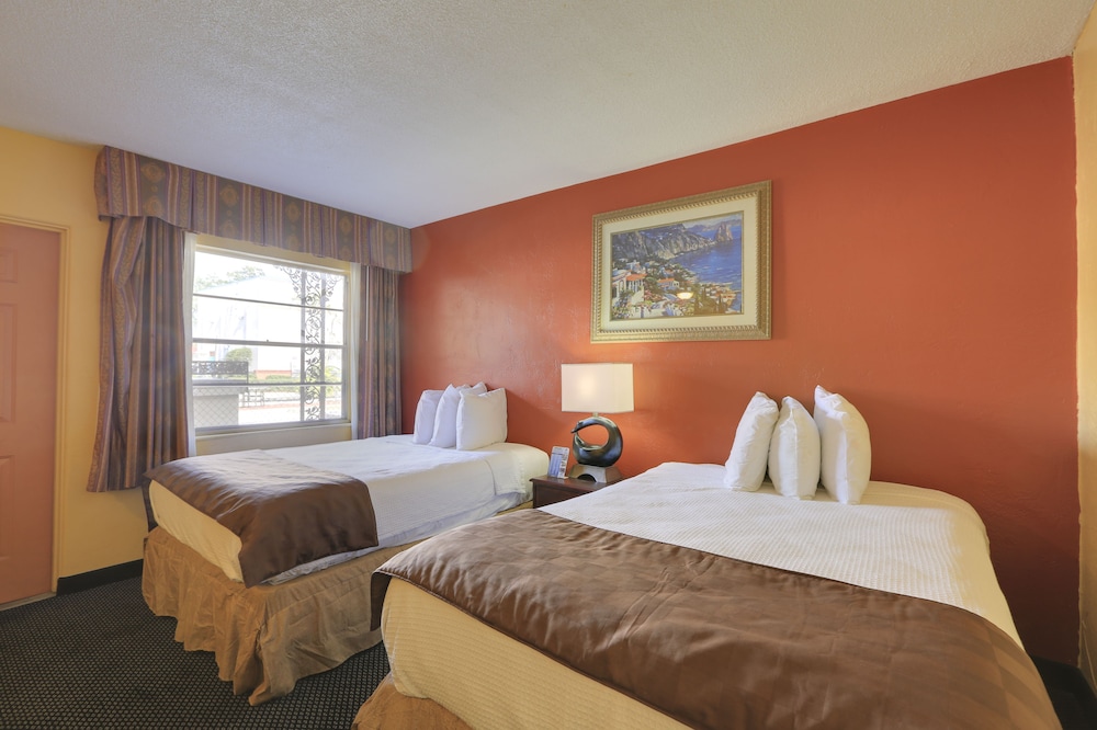 Econo Lodge St. Petersburg Central 17/54