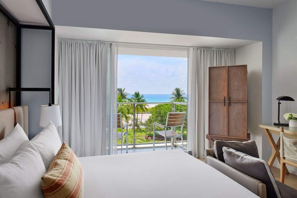 SUITE, KING BED, BALCONY