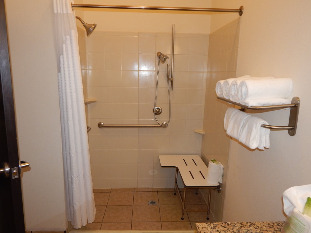Holiday Inn Express Suites Washington Meadow Lands 70/70