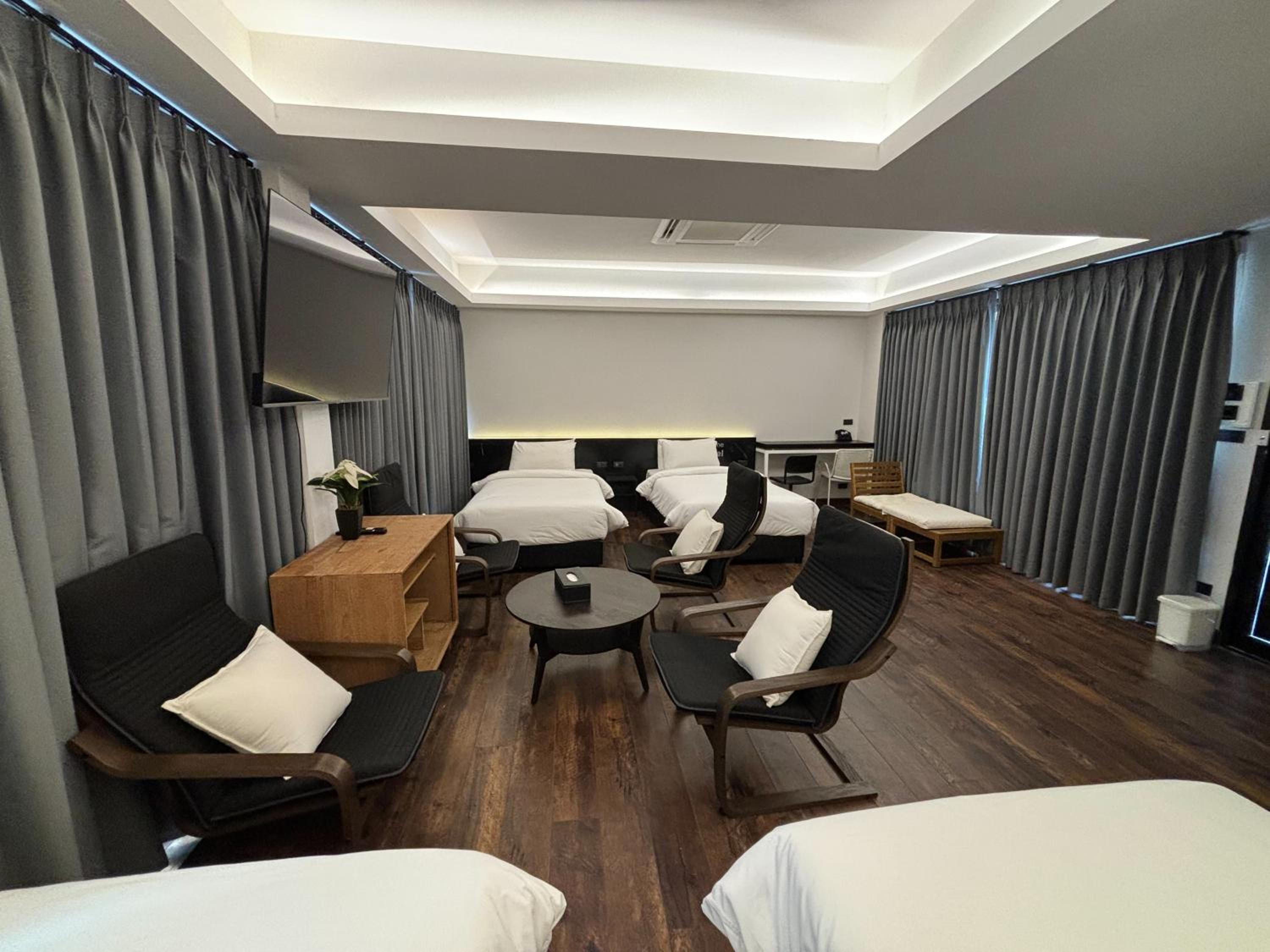 DUM Hotel 36/49