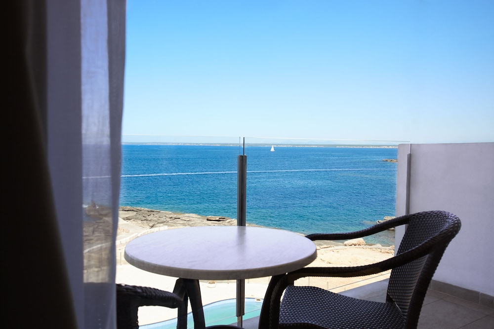Universal Hotel Cabo Blanco Adults Only 35/75
