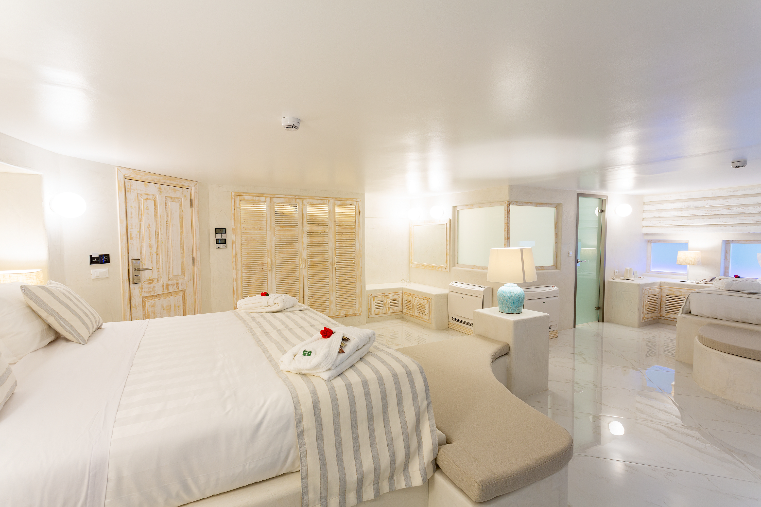 City, Suite, No Balcony