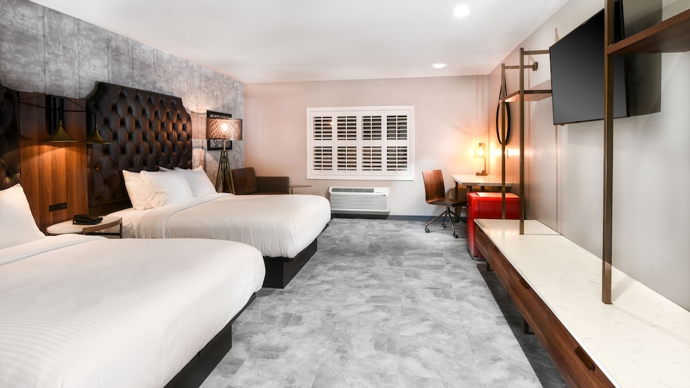 Hollywood Inn Suites Hotel 15/54