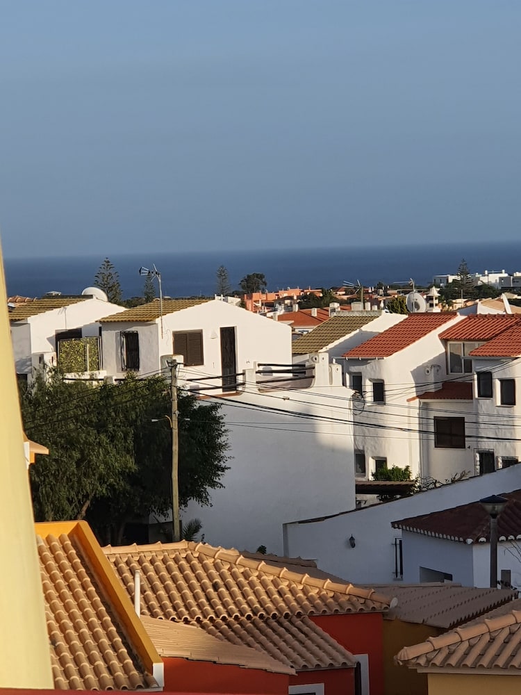 Ocean View Lagos 58/72