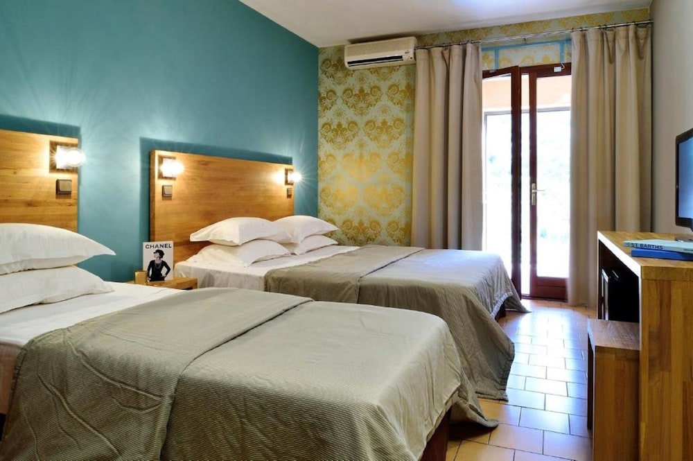 ROOM, TRIPLE