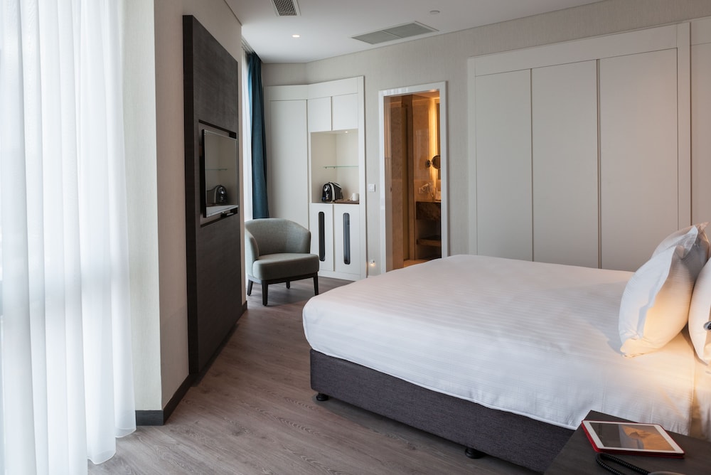 EXECUTIVE, DOUBLE BED