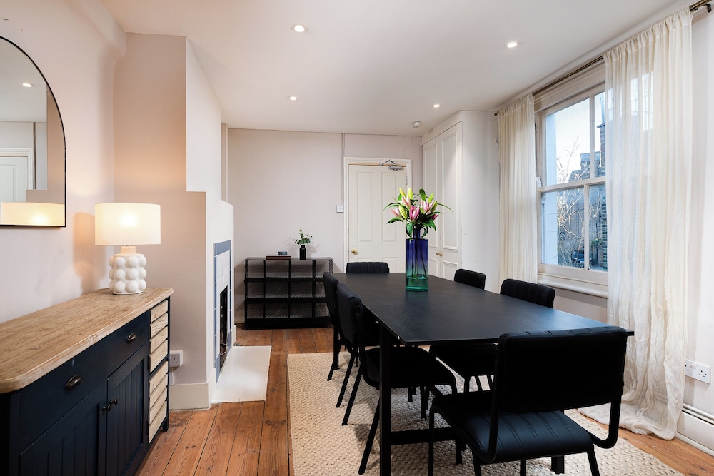 VESTO Three Bedroom Apartment in Clapham 21/26